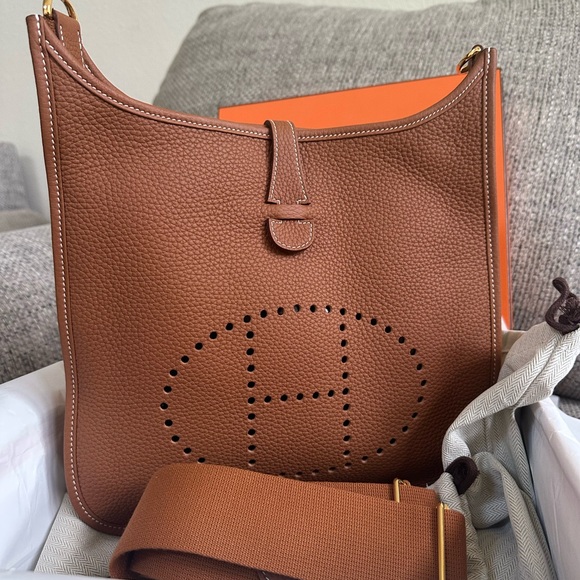 NEW w/Receipt HERMES Gold Clemence  GHW Evelyne III 29 PM, Stamp K -2025 - Picture 3 of 16